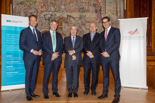  https://www.apa-fotoservice.at/galerie/17303 Wien im Bild von
links nach rechts: Andreas Brandstetter (CEO Uniqa Insurance Group
AG, President Insurance Europe), John Drzik (President Marsh Global
Risks & Digital), Heinz Fischer (Bundespräsident a.D. Republik
Österreich), Daniel Thorniley (President DT Global Business
Consulting GmbH), Lukas Herrmanns (CEO Marsh Central & South Eastern
Europe)