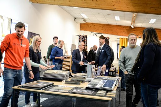 Vorschau Bild von Die Highlights der SONNHAUS Roadshow 2019 - vier
neue Kollektionen im Bereich Möbelbezugsstoffe, eine neue
Vorhangserie sowie neue Teppich-Kollektionen und eine neue
Parkett-Kollektion.