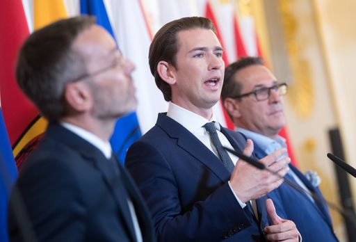 Kanzler und Innenminister belegen Platz eins und
zwei im APA-DeFacto-Politikerranking, Vizekanzler komplettiert das
Podium