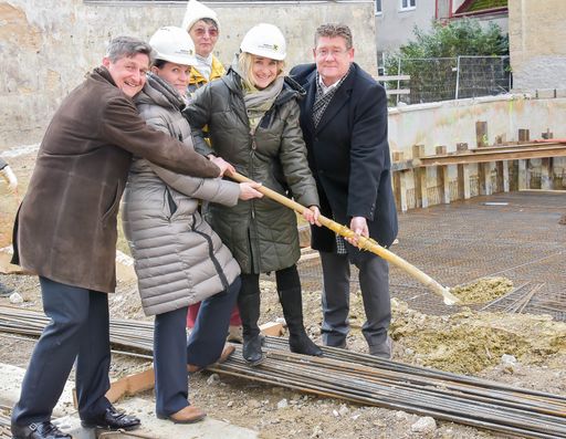 Spatenstich für drei Dutzend Wohnungen in
Rudolfsheim-Fünfhaus