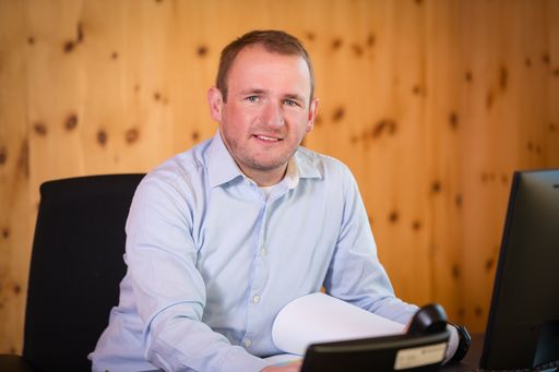 Martin Krispler, Geschäftsführer des Maschinenring
Salzburg und Leiter der österreichweiten Forstrunde, erwartet, dass
die Biomasse-Preise um 30% ansteigen. Das würde auch die reine
Biomasse-Wärme beeinträchtigen.