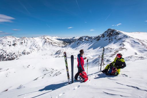  In Kärnten befindet sich mit dem vier Tagesetappen umfassenden
Nockberge-Trail nicht nur der erste online buchbare Skitouren-Trail
Österreichs. Im südlichsten Bundesland der Alpenrepublik gibt es
weitere 160 offizielle Skitouren, die im Kärntner Tourenportal
detailliert beschrieben zu finden sind.