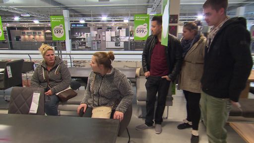 Vorschau Bild von Der Umzug von Sarafina, Peter, Sylvana, Flo und Lavinia in den
neuen Anbau steht kurz bevor. Die Zeit drängt, denn im Anbau fehlen
noch zwei Küchen. Daher macht sich Familie Wollny auf den Weg zum
Möbelhaus. Werden sie alles Wichtige ergattern können? "Die Wollnys
- Eine schrecklich große Familie!": Neue Folge am Mittwoch um 20:15
Uhr bei RTL II. © RTL II - Recht zum Abdruck/Darstellung
zeitlich/sachlich beschränkt auf die Bewerbung der Sendung. Weiterer
Text über ots und www.presseportal.de/nr/6605