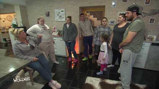 Vorschau Bild von Nachdem Flo von Silvia zum Personaltrainer der Großfamilie
ernannt wurde, nimmt er seine Aufgabe sehr ernst. Als erstes Workout
hat er ein Zirkeltraining vorbereitet. Werden die Wollnys dem
Fitnessprogramm folgen? "Die Wollnys - Eine schrecklich große
Familie!": Neue Folge am Mittwoch um 20:15 Uhr bei RTL II. © RTL II
- Recht zum Abdruck/Darstellung zeitlich/sachlich beschränkt auf die
Bewerbung der Sendung. Weiterer Text über ots und
www.presseportal.de/nr/6605