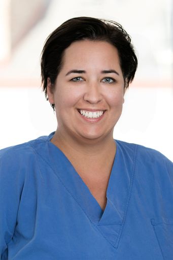 Vorschau Bild von Oberärztin Dr. Nina Pühringer,Orthopädin und
Unfallchirurgin an der II. Orthopädischen Abteilung des Herz-Jesu
Krankenhauses