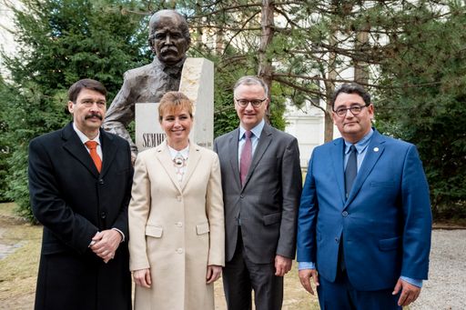 Vorschau Bild von Ein Geschenk der Semmelweis Universität Budapest anlässlich des
200. Geburtstags des „Erfinders“ der Händehygiene