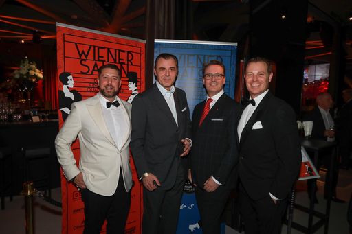  https://www.apa-fotoservice.at/galerie/17116 Wien - Am 21.
Februar 2019 ging die FindMyHome.at Qualitätsmakler-Gala bereits zum
siebten Mal über die Bühne und prämierte in Gegenwart hochkarätiger
Gäste aus der heimischen Immobilienbranche Österreichs bestbewertete
Immobilienanbieter. Ausgezeichnet wurden jene Makler und Bauträger,
die laut Userfeedback eine besonders herausragende Leistung erbracht
haben. Mehr als 35.000 Suchende haben mittels Feedback-Fragebogen
bewertet und entschieden.