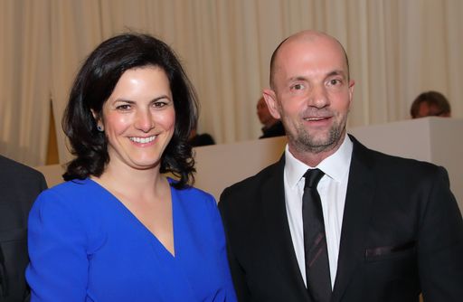 Vorschau Bild von Susanne Baumann-Söllner (Vorstandssprecherin
Austria Center Vienna) und Peter Baierl (Executive Director European
Society of Radiology)