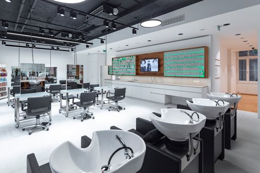 Vorschau Bild von Auch zwei Ausbildungssalon gehören zur Ausstattung
der neuen ASK Academy Wien.