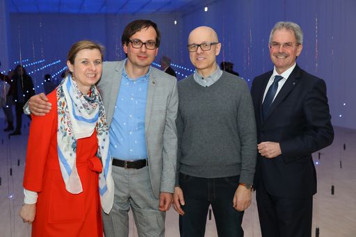 Vorschau Bild von v.l.n.r. Julia Flunger-Schulz (Geschäftsführerin
Kunstmeile Krems), Günther Oberhollenzer (Kurator Landesgalerie
Niederösterreich), Erwin Redl (Künstler), Karl Wilfing (Präsident
des NÖ Landtags)