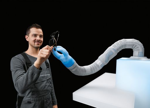 Vorschau Bild von Der pneumatische Leichtbauroboter BionicSoftArm ist
von Grund auf nachgiebig und eignet sich für die direkte
Mensch-Roboter-Kollaboration.