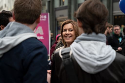 Vorschau Bild von Claudia Gamon beim Tourstart Europa 360°