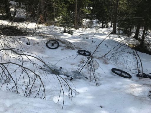  Von Bande gestohlene E-Bikes im Wald entledigt.