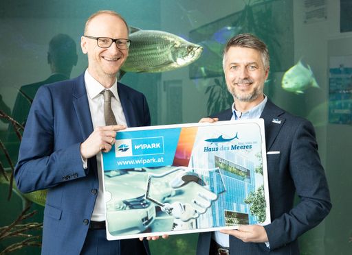 Die Geschäftsführer Roman Fuchs (WIPARK) und Hans
Köppen (Haus des Meeres) präsentieren die neue Kooperation.