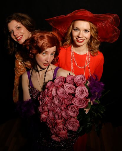 Vorschau Bild von Ellen Halikiopoulos, Alice Waginger, Anete Liepina
(von li nach re) in "Die Rose des Kaisers" von Paul Hertel
