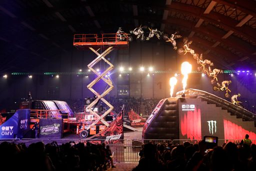 Weltpremiere beim ausverkauften Masters of Dirt Total Freestyle
Tour Start in Klagenfurt!
