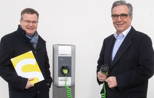 SMATRICS Geschäftsführer Dr. Michael-Viktor Fischer
(li.) und Dr. Andreas J. Ludwig, Sprecher des Vorstandes der Umdasch
Group