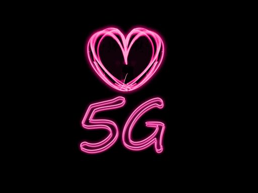  Mit dem ersteigerten Frequenzspektrum hat T-Mobile
Austria den soliden Grundstein für den schnellstmöglichen 5G-Aufbau
in Österreich gelegt.
