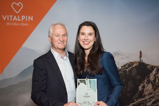 Hannes Parth, Obmann von Vitalpin und Theresa Haid,
Geschäftsführerin von Vitalpin haben die neue Interessensvertretung
vor Touristikern, Medienvertretern und Wirtschaftstreibenden
erstmalig präsentiert.