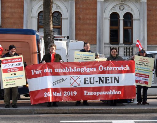 Ankündigung der EU-NEIN Wahlkandidatur beim Haus
der Europäischen Union