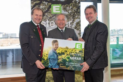 Foto (honorarfrei): Premiere für ersten
österreichischen Landwirte-Stromtarif: Vorstand Christian Purrer
(Mitte) freut sich über die Kooperation der Energie Steiermark mit
Landwirtschaftskammer-Präsident Franz Titschenbacher (re.) und
Kammerdirektor Werner Brugner.