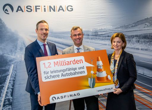 Hartwig Hufnagl (VD ASFINAG), Verkehrsminister
Norbert Hofer, Gabriele Csoklich (VD ASFINAG)