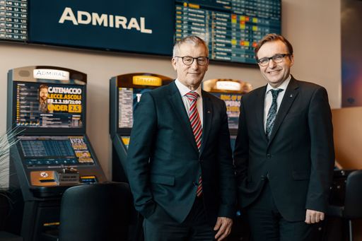 Im BiId vlnr.: Paul Kozelsky und Jürgen Irsigler
(beide Geschäftsführer ADMIRAL Sportwetten GmbH)