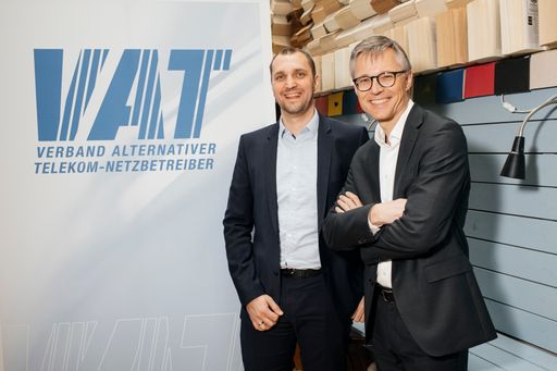 https://www.apa-fotoservice.at/galerie/18028 Im Bild v.l.n.r.:
Markus Fellhofer (Energie AG Oberösterreich Telekom GmbH, VAT
Vize-Präsident), Jan Trionow (CEO Hutchison Drei Austria,
VAT-Präsident).