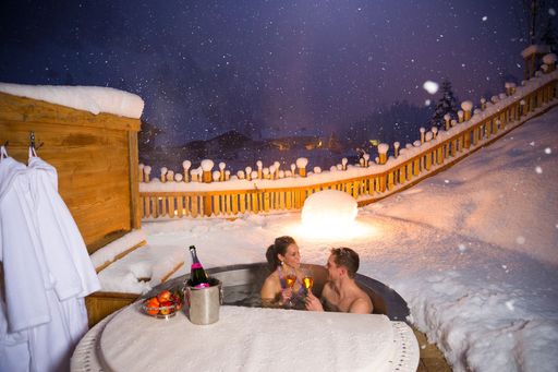 Vorschau Bild von Wohlfühlwanne im Winter in den Auszeit Chalets