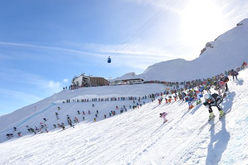  Das legendäre Kultrennen von der Valluga direkt nach St. Anton am
Arlberg.