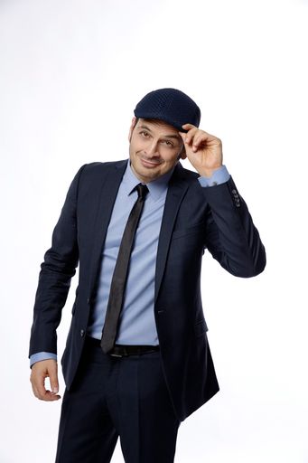 Vorschau Bild von Portrait von Kaya Yanar, der Auto des Buches "Das
ist hier aber nicht so wie in Deutschland!", erschienen im Orell
Füssli Verlag, Zürich