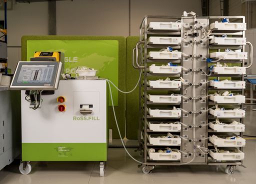 Vorschau Bild von RoSS.FILL ist eine weitere Innovation von Single
Use Support. Mit der Füllanlage werden Einwegbeutel für die
biopharma abgefüllt.