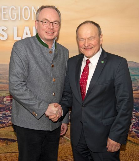  LH-Stv. Stephan Pernkopf übernimmt die Funktion des NÖ
Bauernbundobmanns von Hermann Schultes (v.l.)