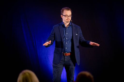 Vorschau Bild von Clemens Graf brilliert mit seinem Vortrag beim
internationalen Speaker Slam zum Thema Motivation / Komfortzone.