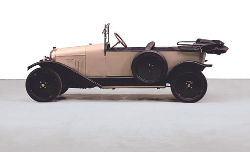 Vorschau Bild von Die Oldtimer Messe Tulln begeistert mittlerweile seit über 30
Jahren sowohl Oldtimer- und Youngtimer-Fans als auch historisch
interessiertes Publikum