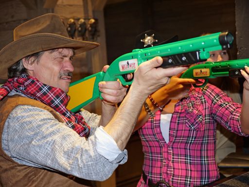 Vorschau Bild von Guests at the Wild West Saloon