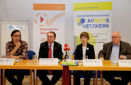  „Menschen, die es ohnehin schon schwer haben, wird
noch mehr genommen!“ Mit diesem Appell wenden sich Barbara Bühler
und Karl Fakler, Vertreter/innen des NÖ Armutsnetzwerks, Matthias
Stadler in seiner Funktion als Vorsitzender der Landesgruppe
Niederösterreich des österreichischen Städtebundes und Samuel
Ziselsberger von der Katholischen Jungschar der Diözese St. Pölten
heute im Rahmen eines Pressegesprächs an die Öffentlichkeit.