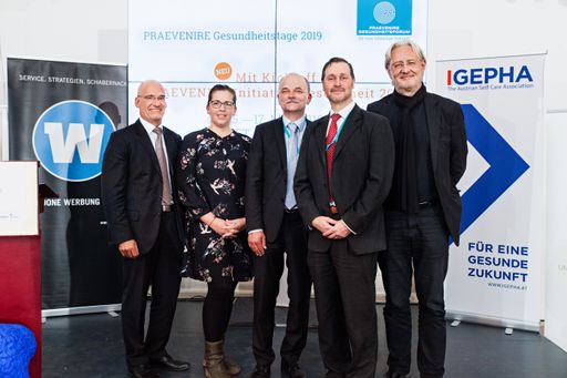 Im Bild (v. l.): Mag. Hanns Kratzer, Mag. Birgit
Bernhard, Dr. Gerhard Lötsch, Dr. Christoph Baumgärtel, Robert Riedl