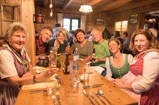  Gemütliche Stimmung herrscht jedes Jahr beim
Aufwort'n auf der Alm
