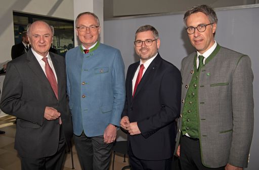 Vorschau Bild von Gratulierten zur Obmannwahl: Landeshauptmann a. D. Erwin Pröll,
der neu gewählte Bauernbundobmann Stephan Pernkopf, Landesrat Ludwig
Schleritzko und Bauernbundpräsident Georg Strasser.
