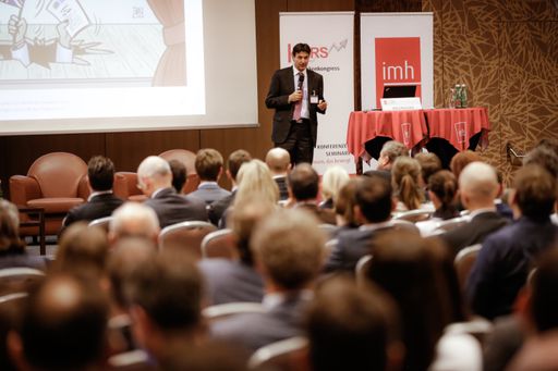  Ist die Erholungsphase nach der Krise vorbei? Peter
Brezinschek (Leiter Research, RBI) beleuchtete in seiner Keynote die
Situation der Finanz- und Kapitalmärkte.