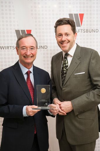  Harald Mahrer verleiht goldene Julius-Raab-Medaille
an Christoph Leitl