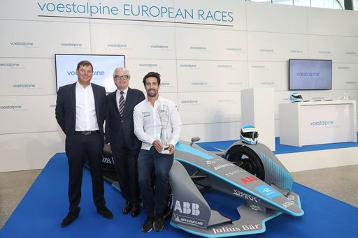 Vorschau Bild von Frederic Espinos, Sporting Director Formula E, Wolfgang Eder,
Vorstandsvorsitzender voestalpine, Lucas Di Grassi, Formel-E-Fahrer
im Team Audi Sport ABT Schaeffler (v.l.)