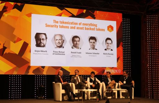 Vorschau Bild von LGP-Managing Partner Ronald Frankl auf dem Podium
zu den Chancen von Tokenisierungen