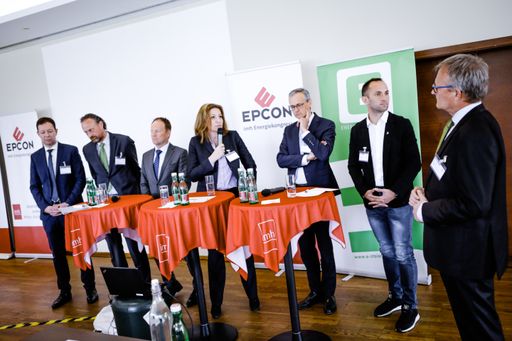 Vorschau Bild von Mag. Peter Oswald (Energie Steiermark Business
GmbH), Dr. Wolfgang Urbantschitsch, LL.M. (E-Control), DI Dr.
Susanna Zapreva (enercity AG), Dipl.-BW Walter Kreisel, MBA
(W&KREISEL Group) und DI Karl Gruber (Wien Energie GmbH) diskutieren
über die Spielregeln in den turbulenten Zeiten der Energiebranche.