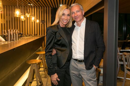 Vorschau Bild von Anita Gerhardter, Geschäftsführering der Initiative Wings for
Life mit TV-Moderator Rainer Pariasek.