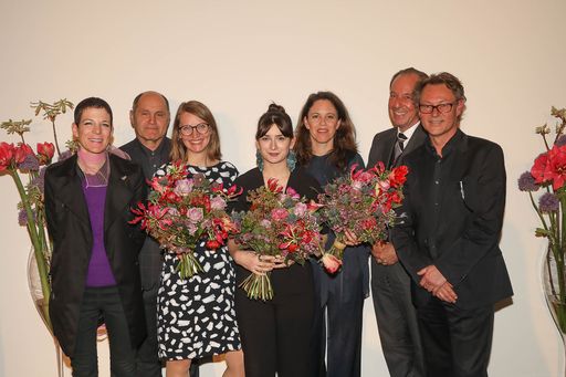 Vorschau Bild von https://www.apa-fotoservice.at/galerie/17084 Wien. Würdigung des
Österreichischen Expressionisten Oskar Kokoschka. Leopold Museum
zeigt umfassendste Schau seit 30 Jahren, die am Freitag, 5. April
feierlich eröffnet wurde. Im Bild v.li.n.re.: Cathérine Hug
(Kunsthaus Zürich), Wolfgang Sobotka (Nationalratspräsident), Anita
Halbartschlager (Registratur, Leopold Museum), Aline Steinwender
(Kuratorische Assistenz, Leopold Museum), Heike Eipeldauer
(Kuratorin, Leopold Museum), Christoph Becker (Direktor, Kunsthaus
Zürich), Hans-Peter Wipplinger (Direktor, Leopold Museum)