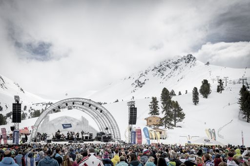  Die Location am Bergkastel beeindruckt durch die
einzigartige alpine Kulisse.