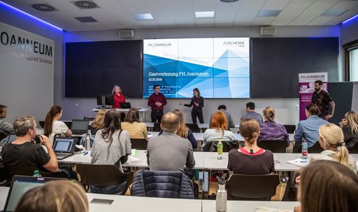 Gastvorlesungen wie jene der „Schema“-Gruppe bilden
einen wichtigen Bestandteil des Masterlehrgangs „Technische
Dokumentation“.