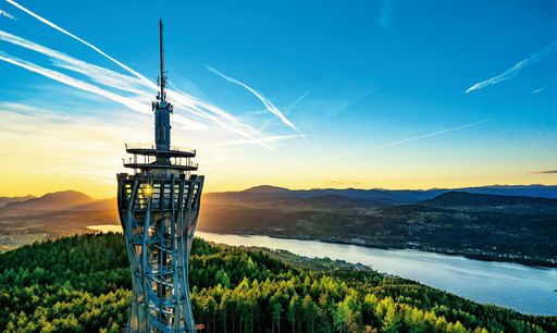  KÄRNTENS SCHÖNSTER AUSSICHTSPUNKT! Genießen Sie aus
920 m Höhe – vom weltweit höchsten Holzaussichtsturm – einen
einzigartigen Rundblick über Kärnten und seine beeindruckende
Seenlandschaft